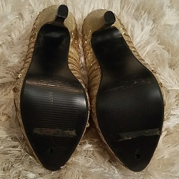 Nwot, beautiful gold sequence heels - Picture 4 of 5